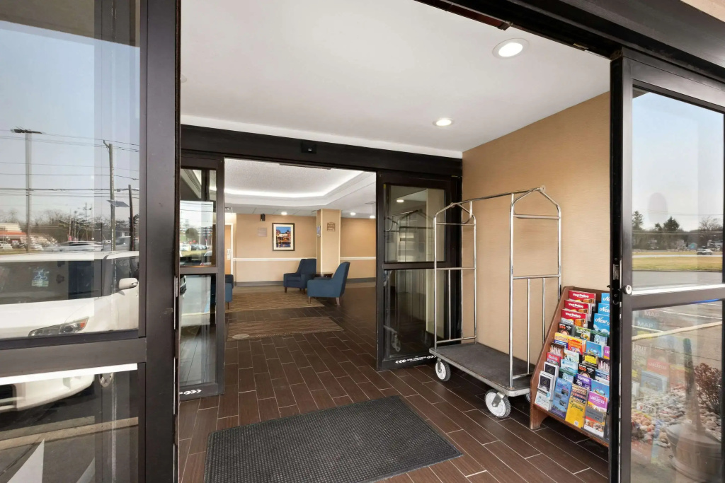 Lobby & Reception