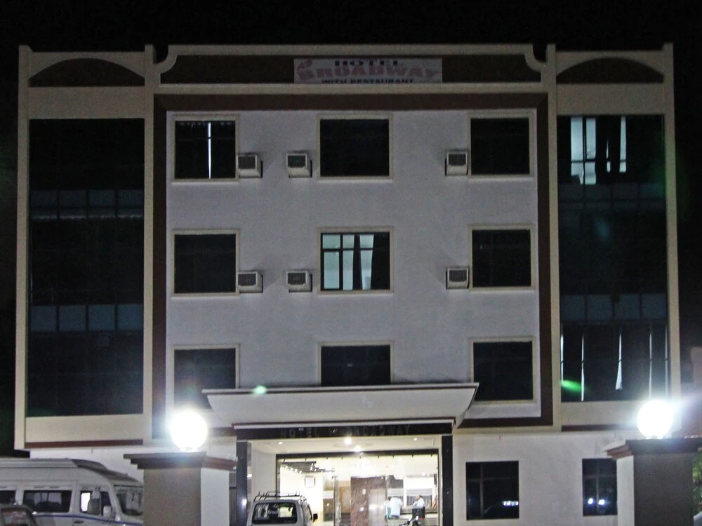 OYO 5093 Hotel Broadway