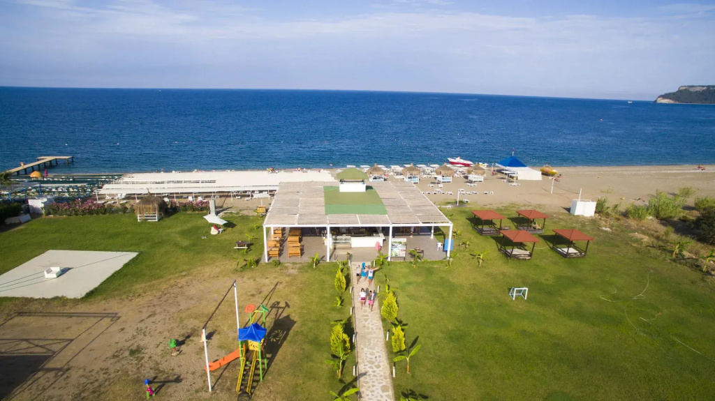 Beach & Waterfront