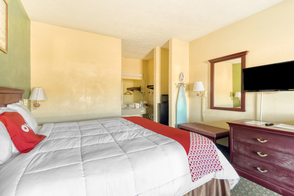OYO Hotel Grenada West — 3