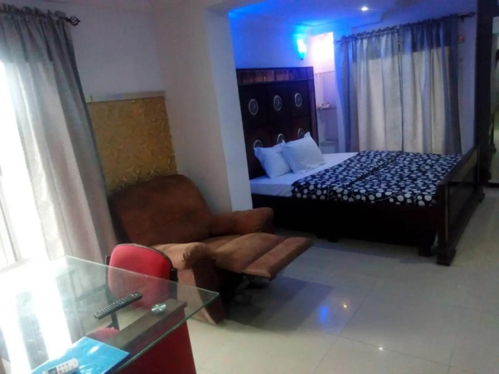 Theodawn Hotels at Suite 29 — 3