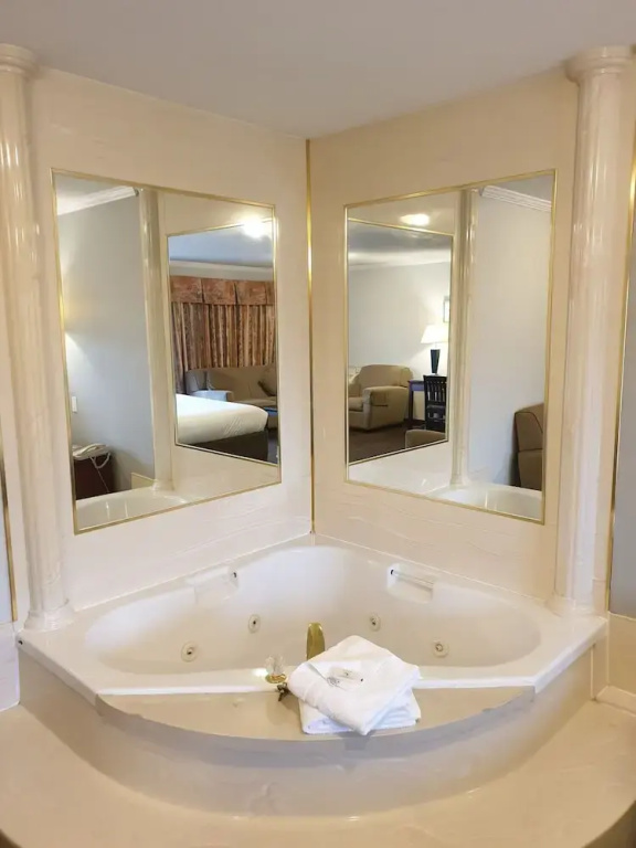 Double Suite with river view (full double bed)
