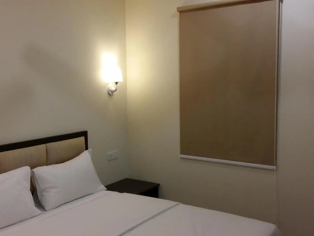 Deluxe Double room (full double bed)