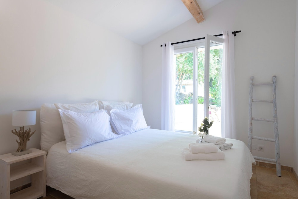 Charming Holiday Home With Private Garden