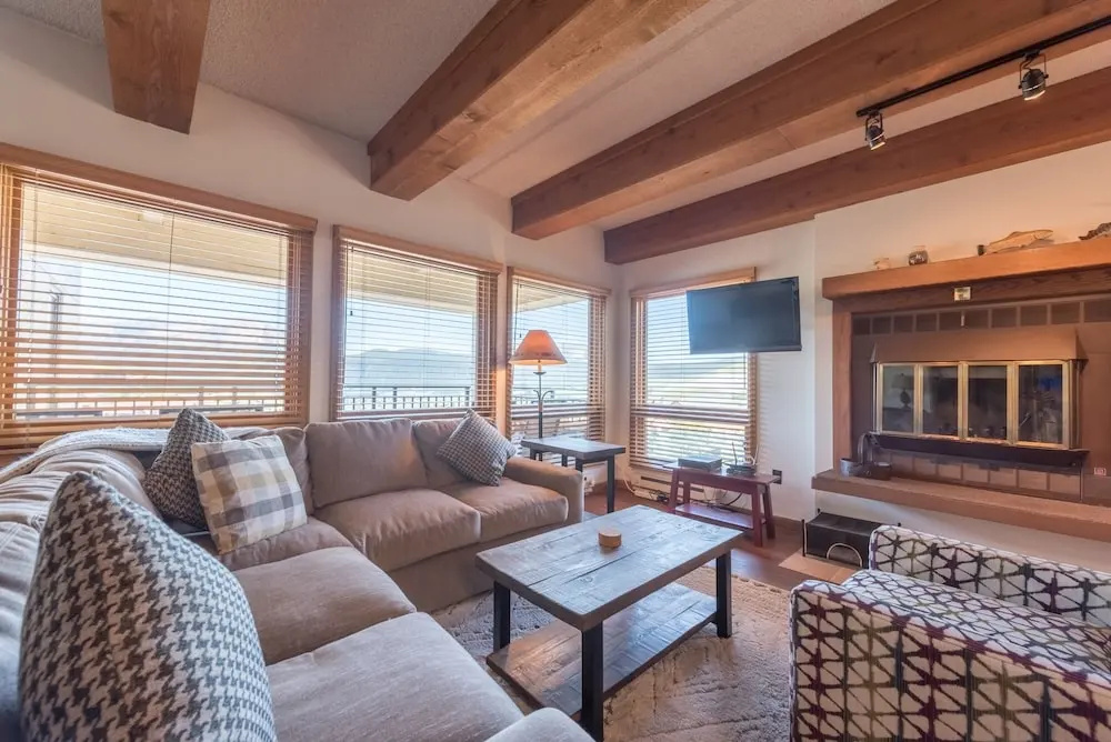 Recently Updated Plaza 3 Bedroom Condo - No Cleaning Fee! by RedAwning