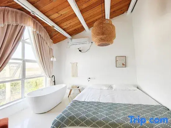 Standard Double room with garden view (full double bed)