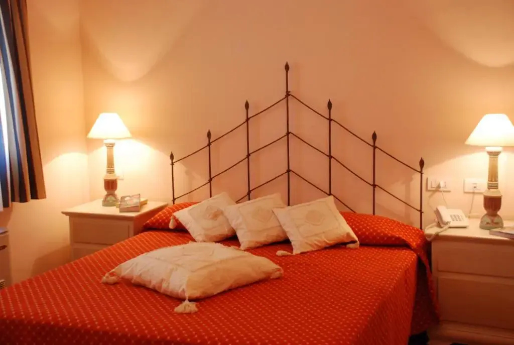 Hotel Monti Di Mola - Chambres