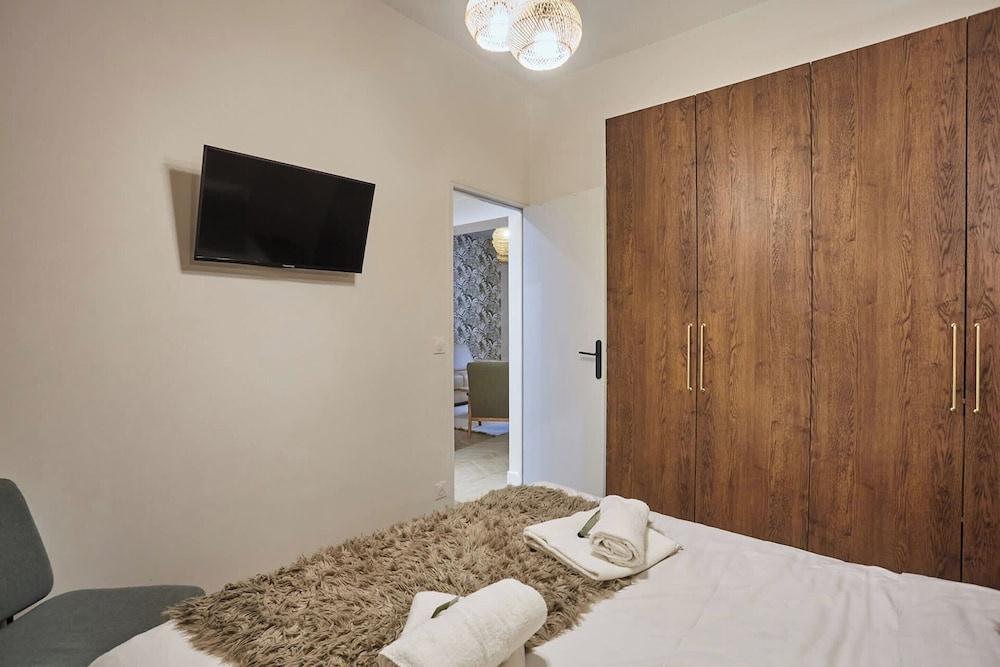 Sublime Flat Paris Bois de Vincennes by Studio Prestige