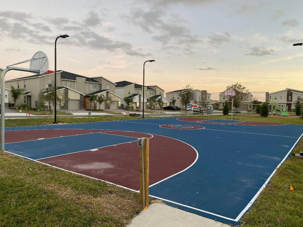 Fascinating 4bedroom townhome, close to Disney