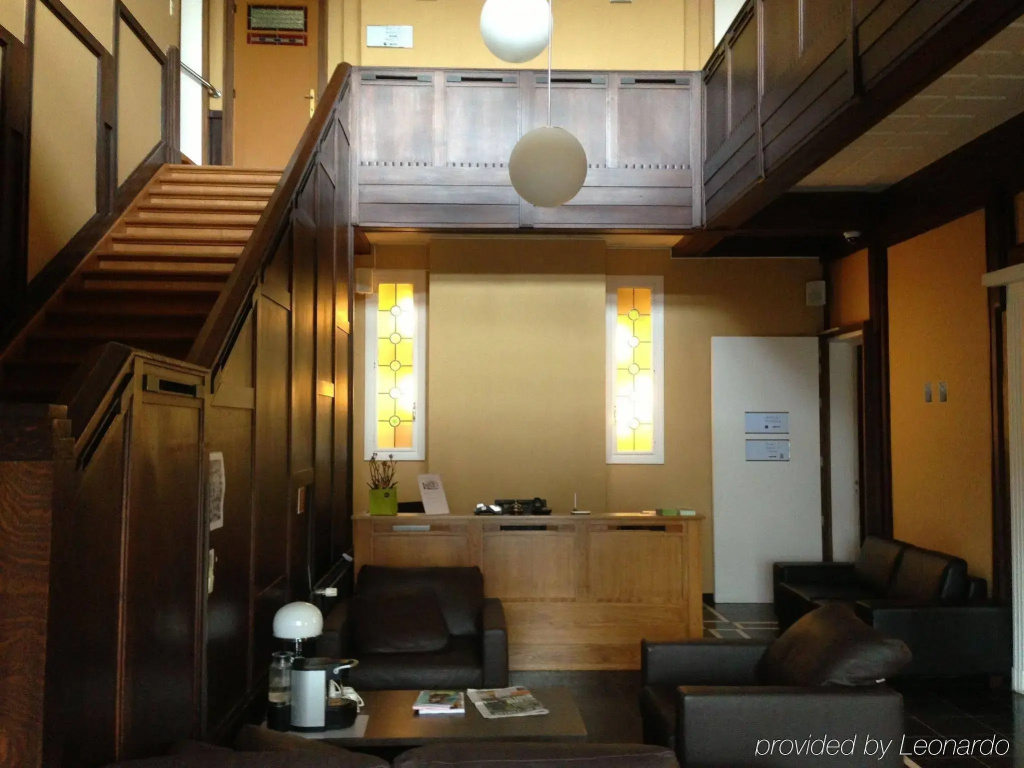 Lobby & Reception