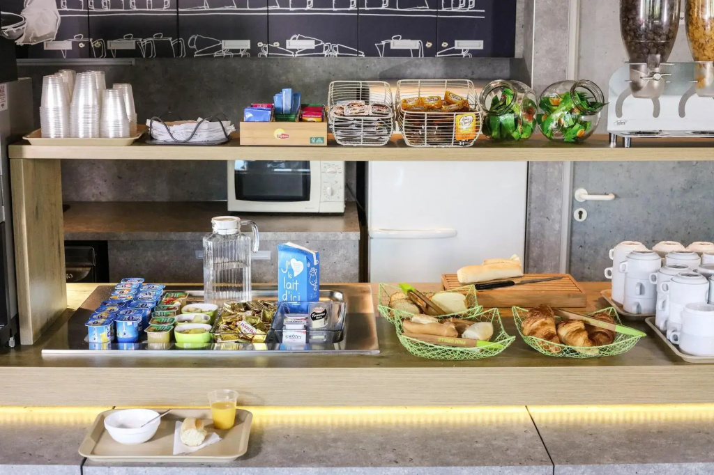 Food & Beverage