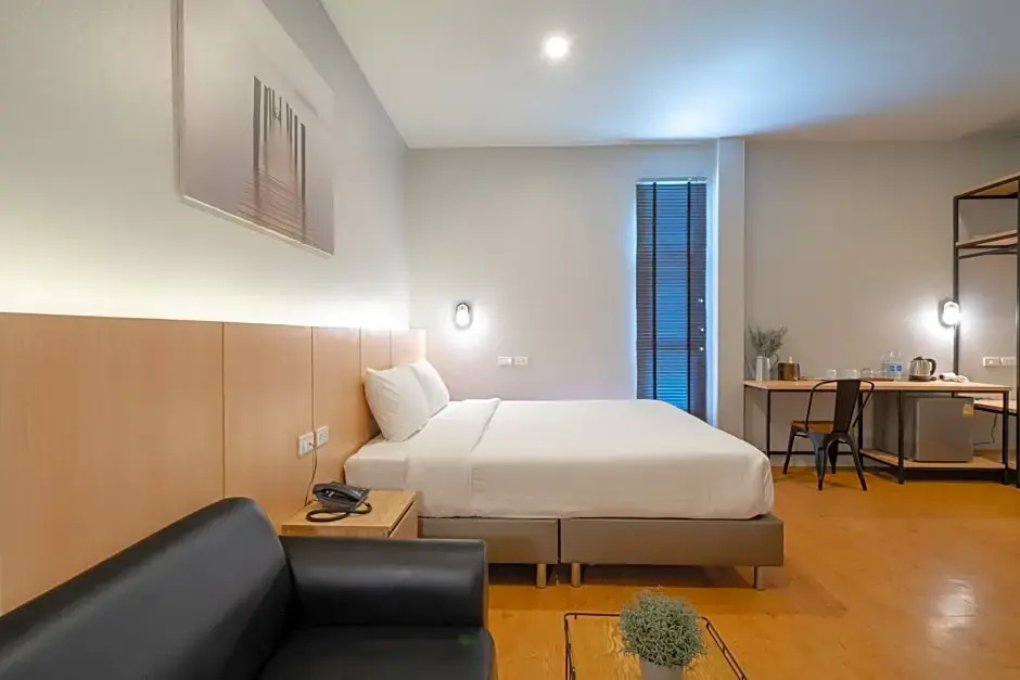 Deluxe Double Suite (full double bed)