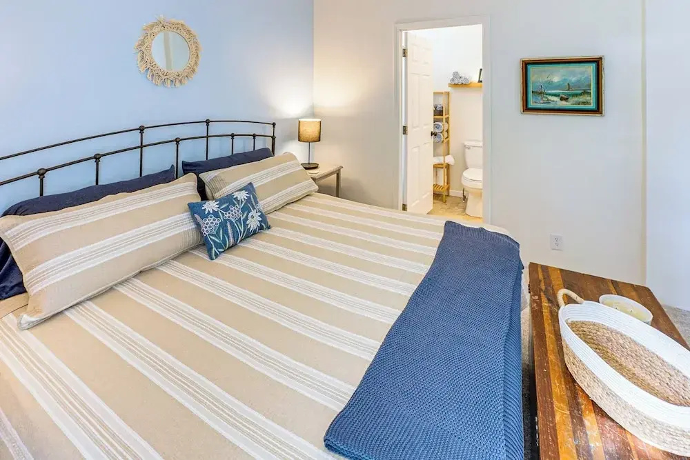 1 Mi to Tubbs Hill & Lake: Midtown Home w/ Yard! — фото 4