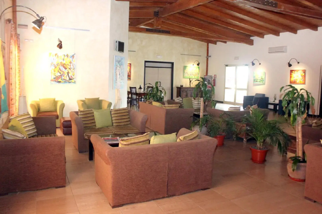 Lobby & Reception