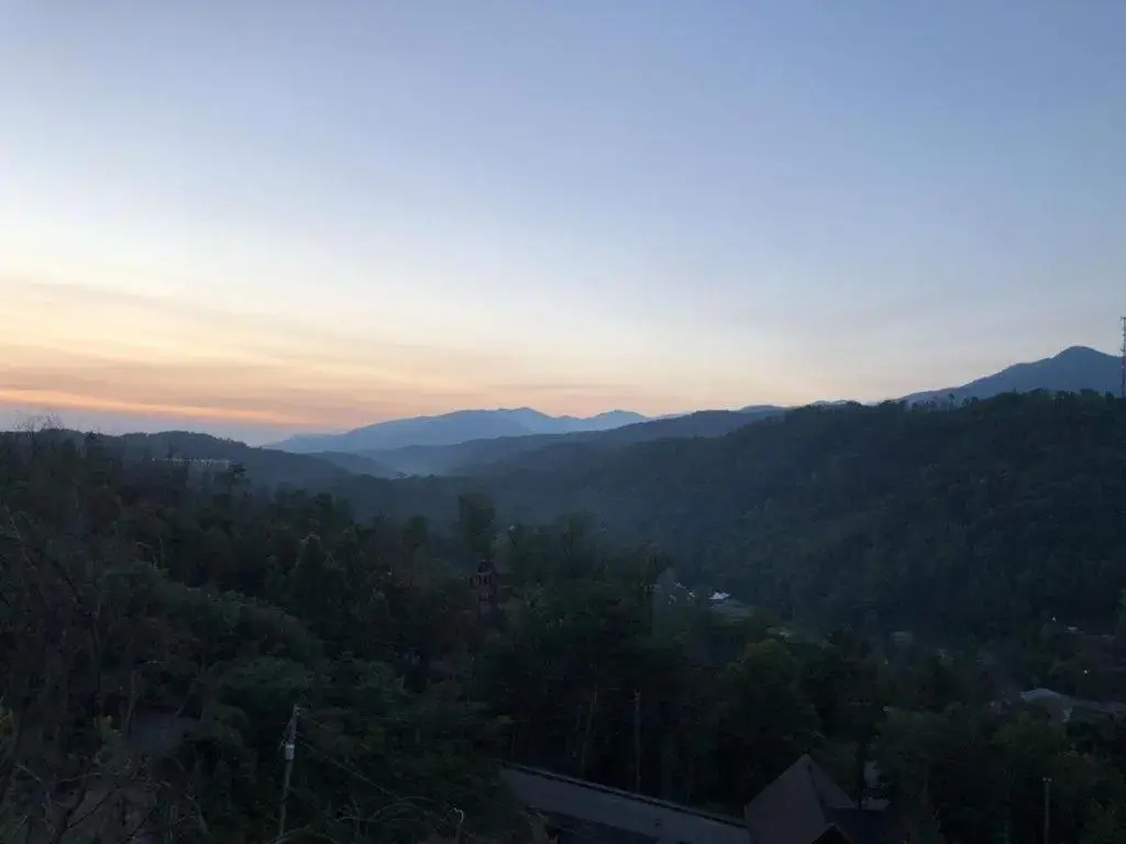 Mountain Haven - Relax & enjoy AMAZING 180 Degree Views of Mt LeConte