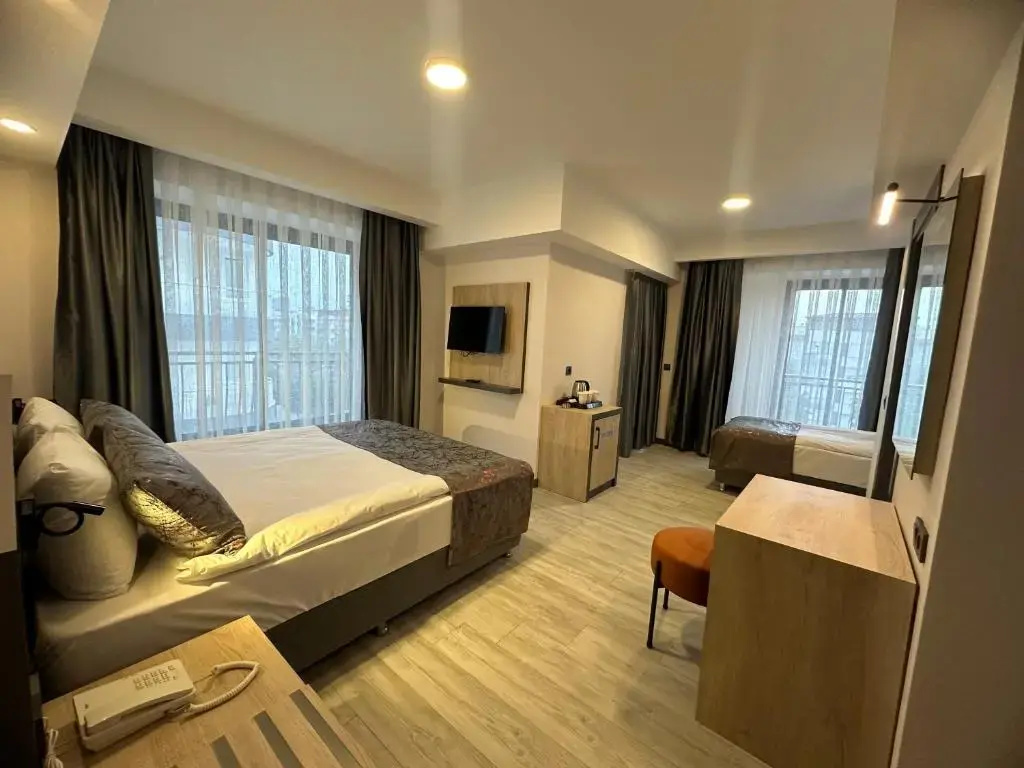 Standard Triple room with balcony