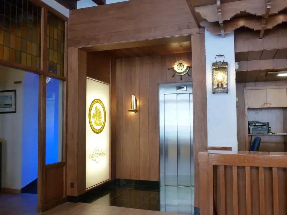 Lobby & Reception