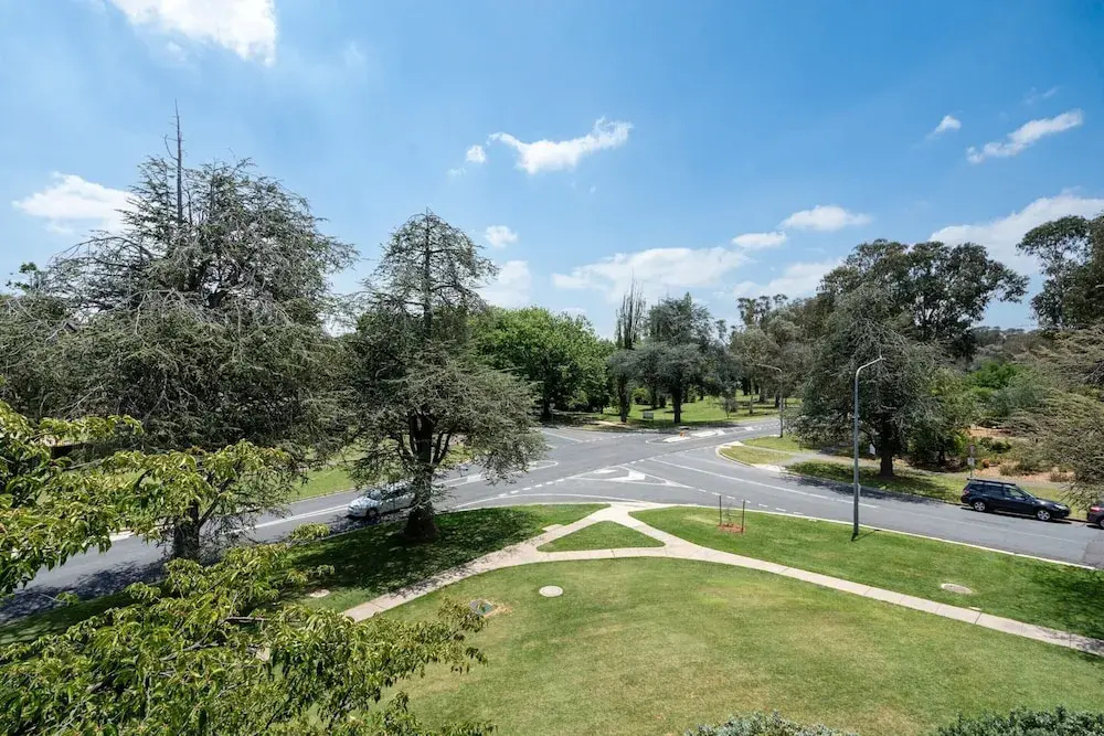 Spacious 2-bed Apartment Near Dining & Attractions