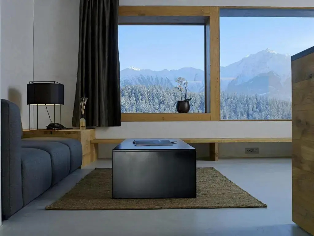 2 Bedrooms Apartment with mountain view