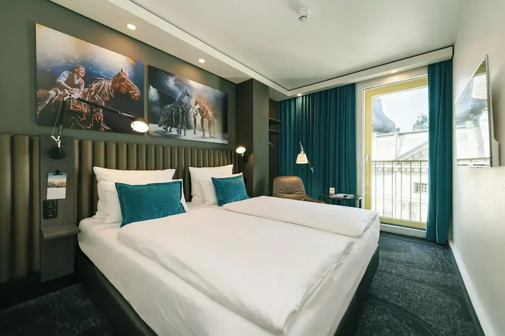 Standard room with view
