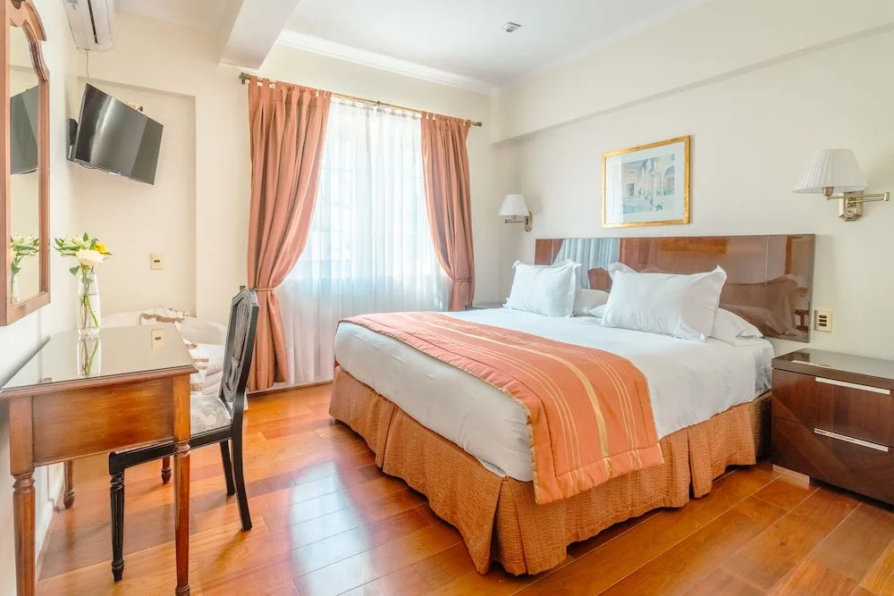Orly Suites by null