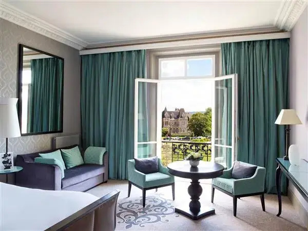 Deluxe Family room with garden view