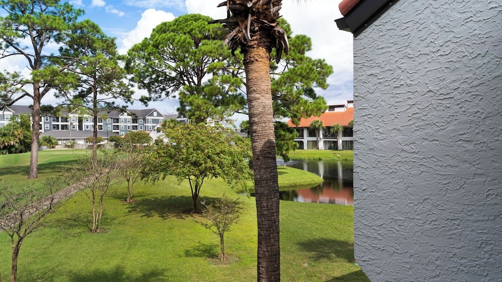 2BR Golf Retreat, Sleeps 8 Comfortably
