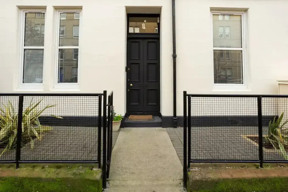 Spacious 2 Bedroom House Near The Meadows