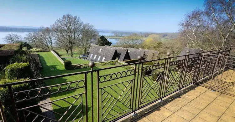 Balcony & Terrace