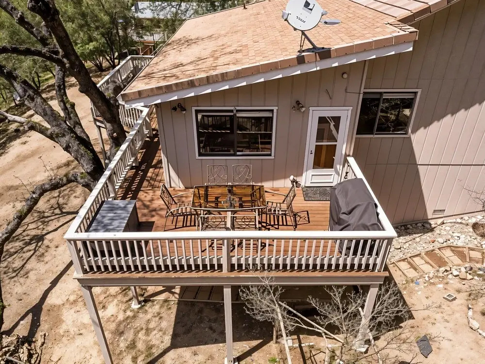 Three Wild Turkeys - Amazing Outdoor Spaces! 2 Decks! by Yosemite Region Resorts