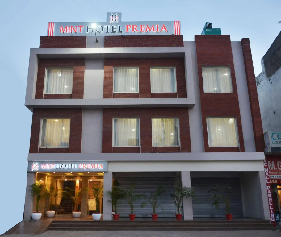 Mint Hotel Premia
