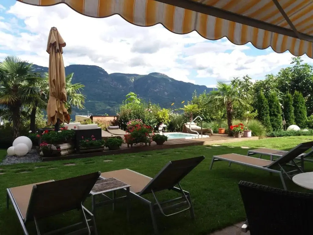 Standard Double room with garden view (full double bed)
