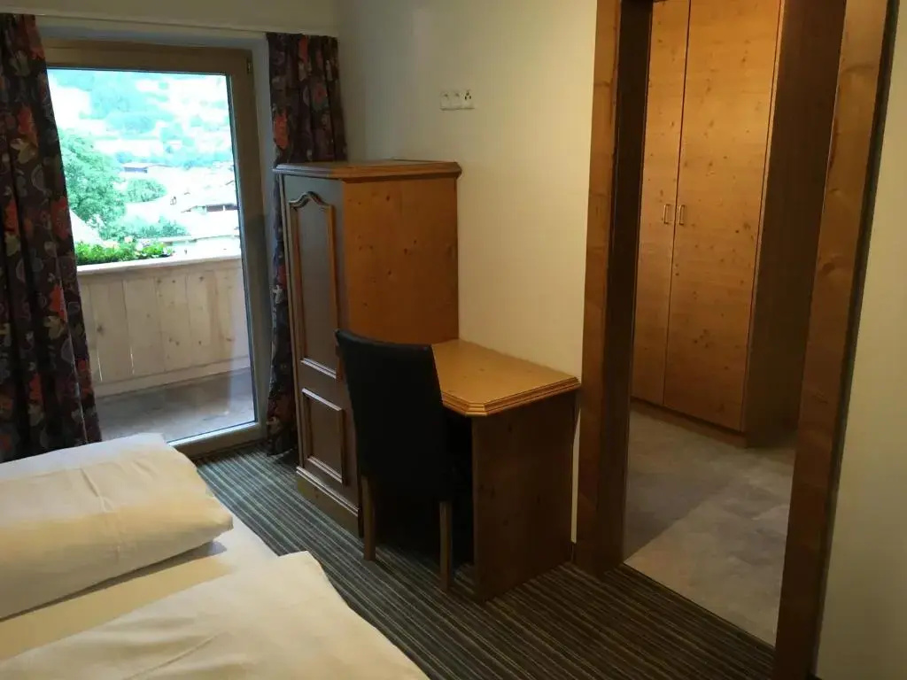 Economy room