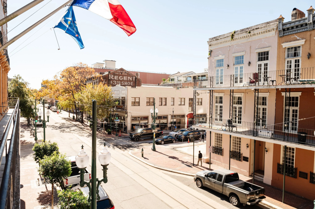 The Lafayette New Orleans By Kasa Living