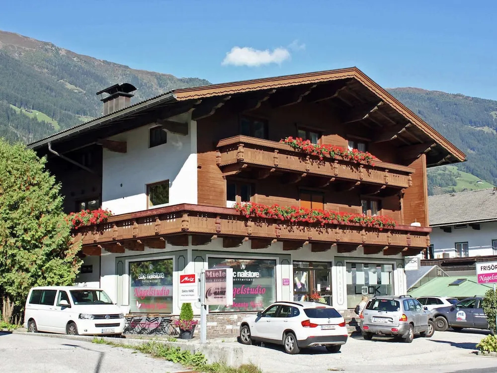 Spacious Apartment In Ramsau Im Zillertal Near Ski Area