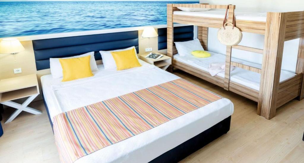 Четырёхместный номер Standard в Club Aqua Plaza