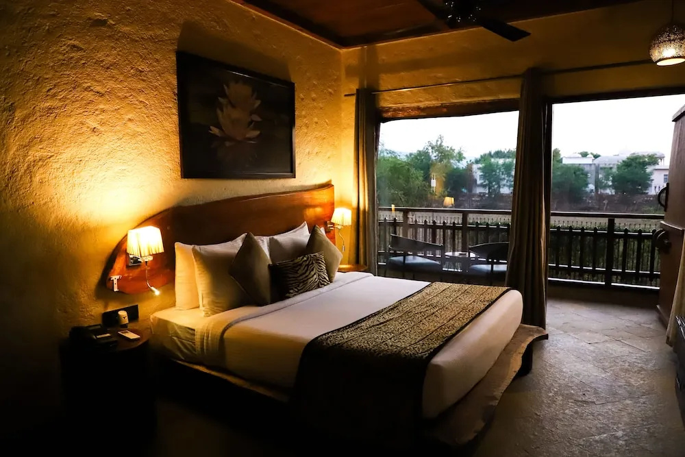 Luxury Double room (full double bed) (bed type is subject to availability)