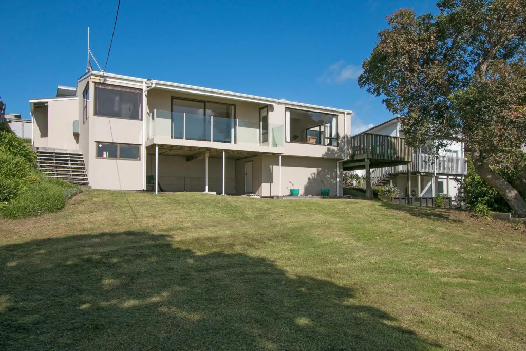 Sweeping Sea Views - Waihi Holiday Home