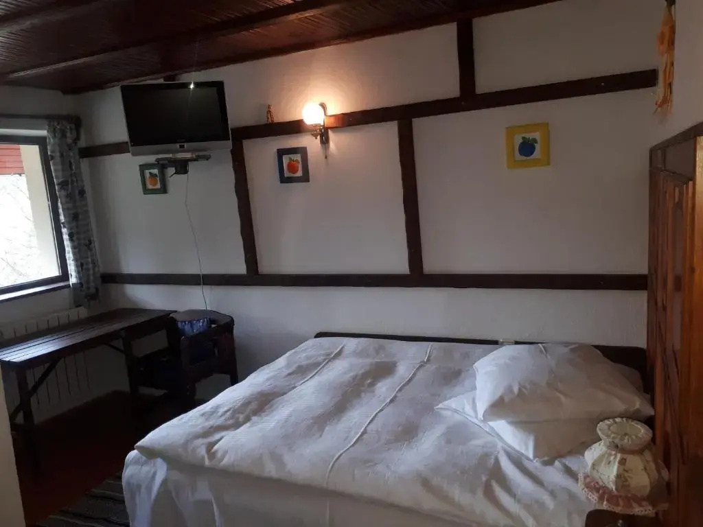 Standard Double room with balcony (full double bed)