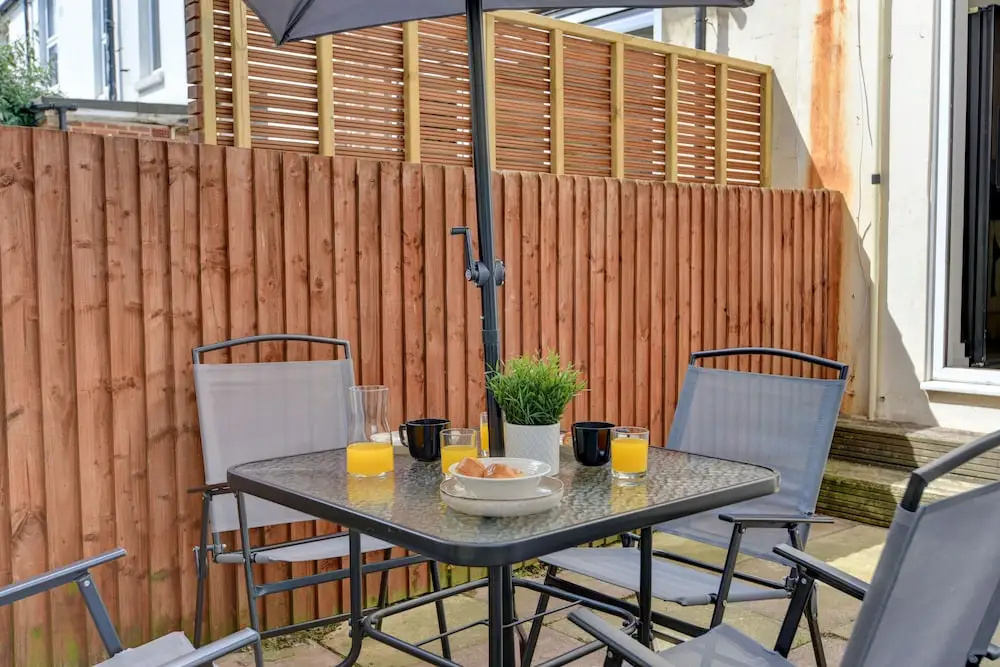 Beautiful 4 Bed House, 3 Minutes to Sea, Sleeps 8