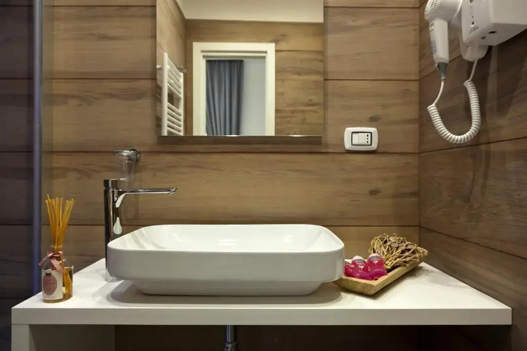 Standard Double room with balcony (full double bed)