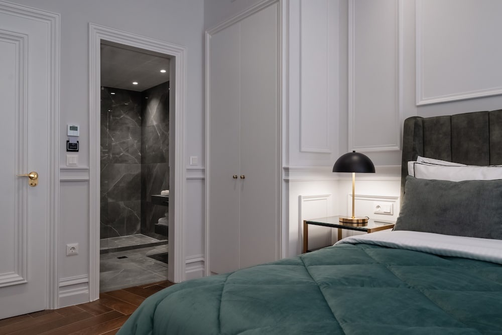 Отель Praxitelous Luxury Suites в Афины
