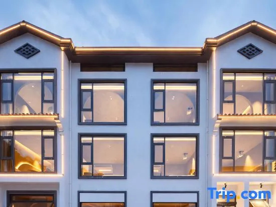 By the Hills · Lure Luxury Designer Valley Resort (Sanqingshan Scenic Area)