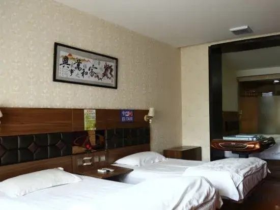 Deli Commercial Hotel photo 3