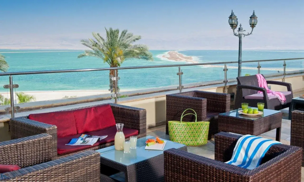 Beach & Waterfront