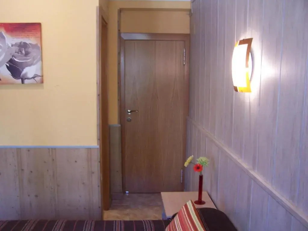 Economy room