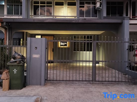 97 HomeStay Kuching 4R3B 9pax 2carpark
