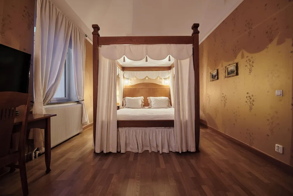 Superior Double room (full double bed)