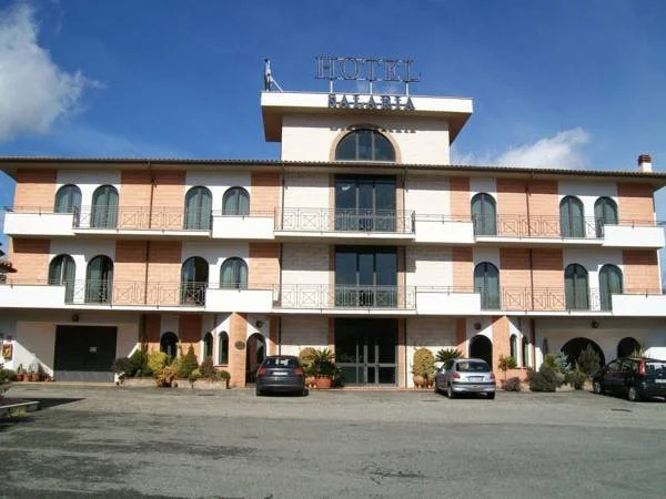Salaria Hotel