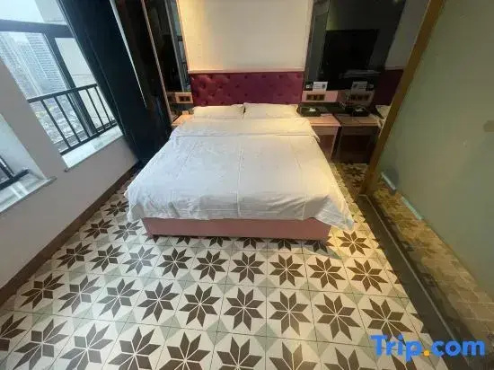 Standard Double room with city view (full double bed)